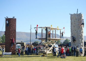 Two climbing wall and portable ropes